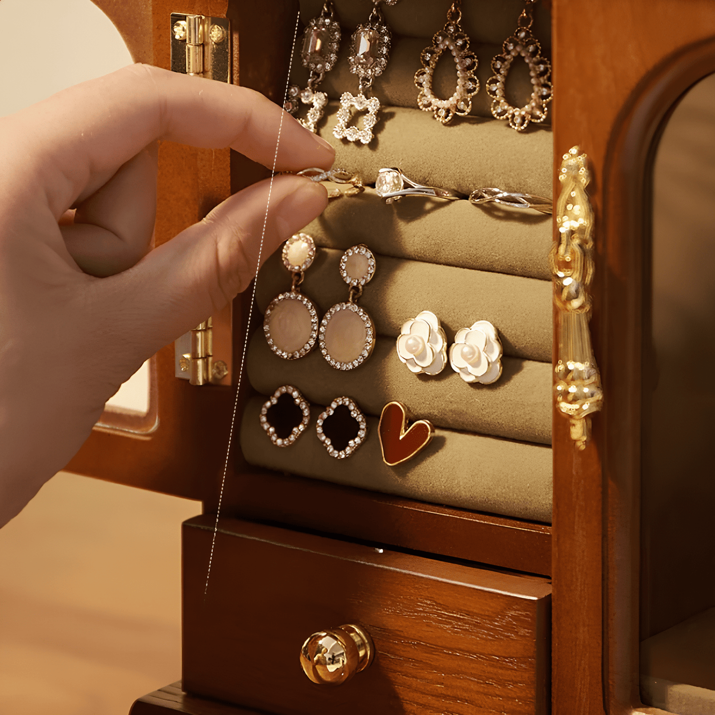 Petite Armoire à Bijoux